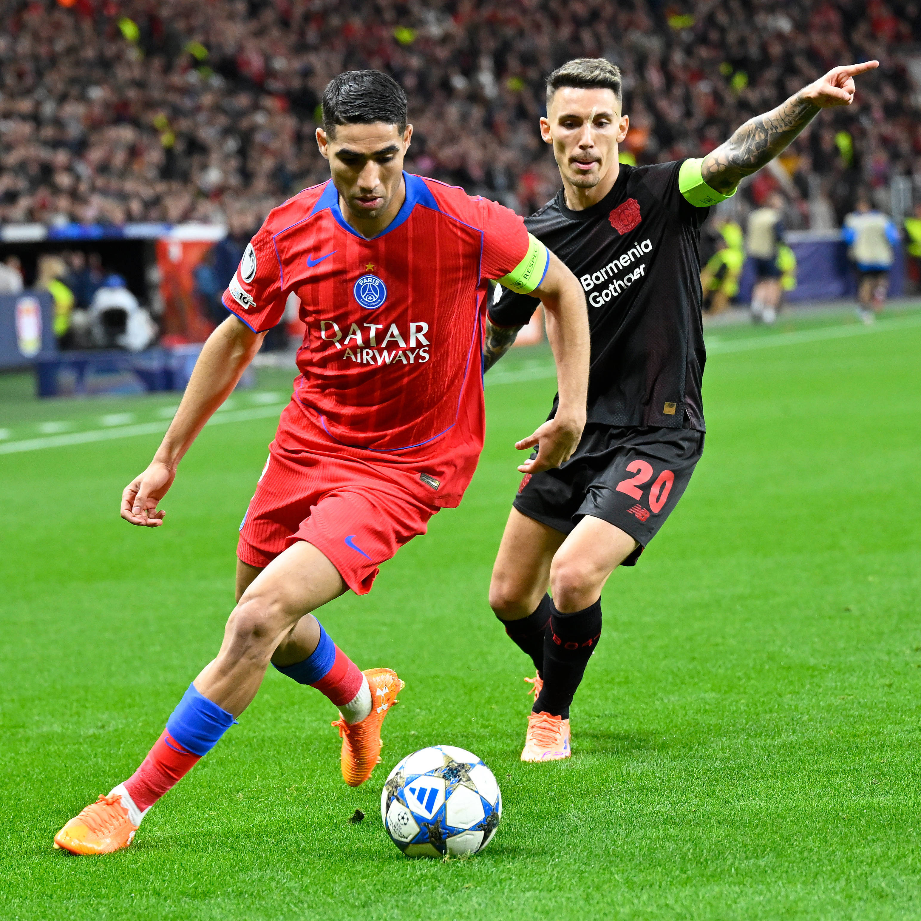 密尔沃基雄鹿发布备战花絮；国际比赛日绝杀压哨；欧冠任务艰巨；身体对抗强度拉满 