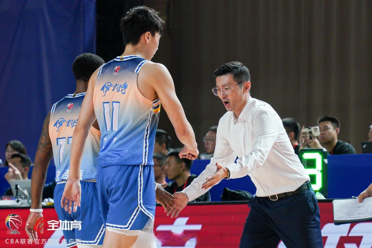 关于赛前体能课后，山东男篮内部沟通备战法甲，态度坚定，临场指挥获称赞的信息